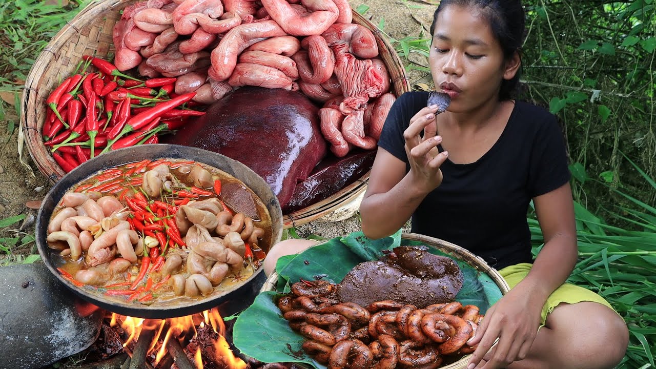 Cooking And Braised Pork liver Intestine Tasty For Lunch Eating Delicious In Jungle